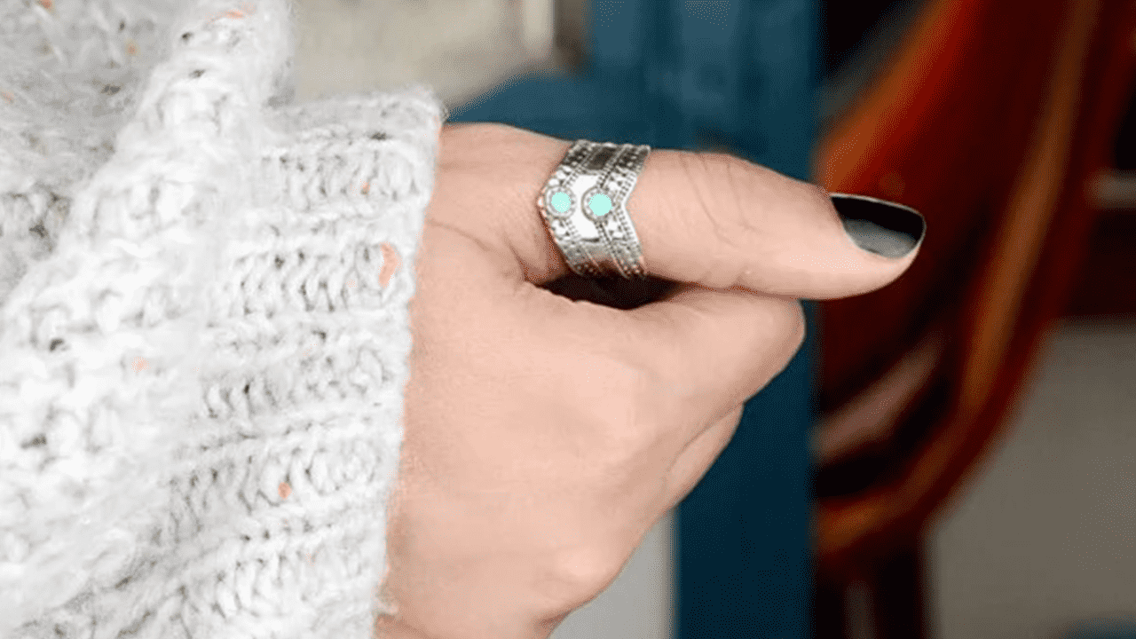 meaning of wearing rings on each finger